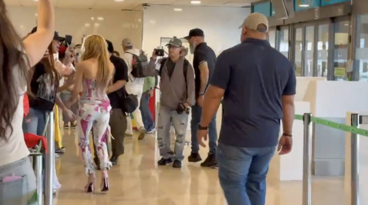 Shakira aterriza en Madrid entre una multitud de fans: 12 conciertos y un Macondo Park que espera a 600.000 personas