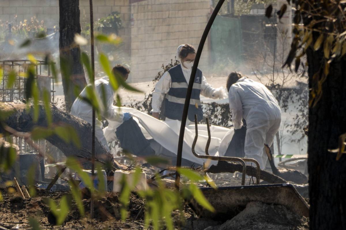 La víctima del incendio en un asentamiento de Huelva es migrante y tenía 36 años: varias bombonas explotaron por las llamas