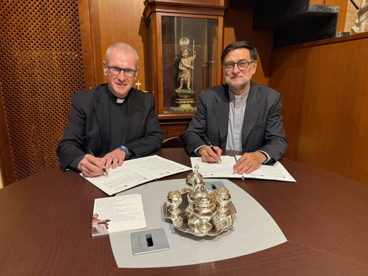 La Catedral de Sevilla impulsa una colección de libros para acercar su 