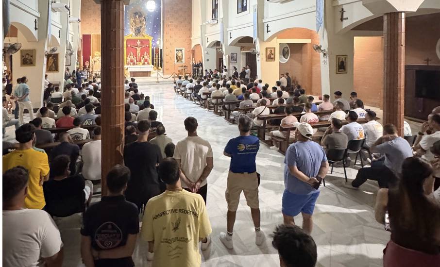 Preparando la Semana Santa a finales de verano: Las Viñas iguala a sus costaleros del misterio para el Viernes Santo de 2027