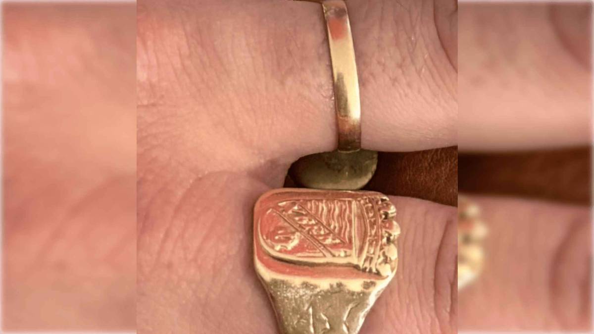Buscan a los autores del robo de dos anillos, uno con el escudo del Xerez CD, cerca del Zoo de Jerez