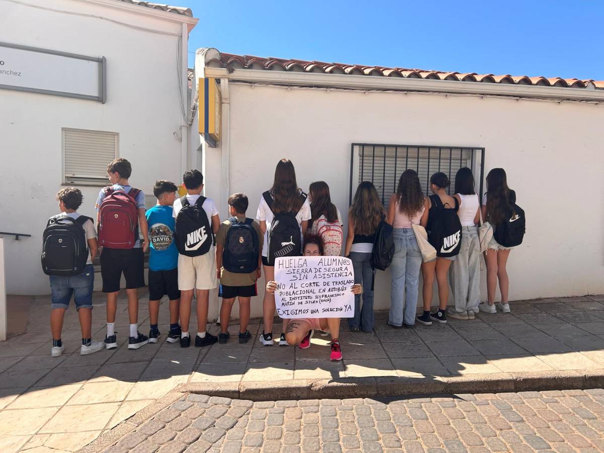 Alumnos de la provincia de Jaén comienzan una huelga indefinida: no tienen transporte escolar y piden soluciones a la Junta