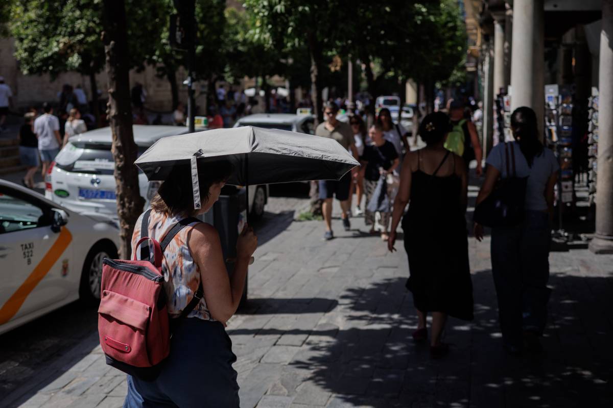 Aviso amarillo este lunes en Cádiz por rachas de levante de 80 km/h y arranque de una semana de 'veroño' de principio a fin