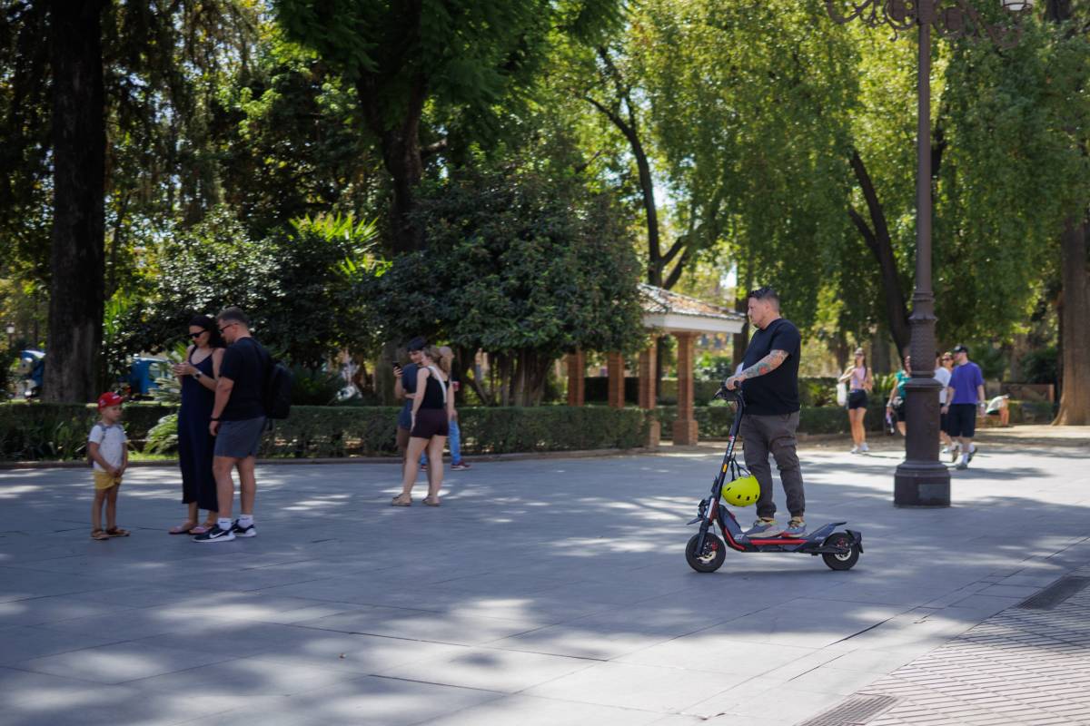Los menores de 15 años no pueden ir en patinete eléctrico desde este 1 de octubre: consulta las otras 25 modificaciones y multas sobre circulación