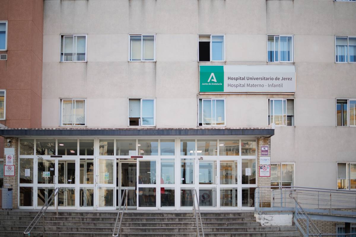 Trabajadores denuncian que la Unidad de Ictus del Hospital de Jerez se queda con un solo TCAE y el SAS habla de una incidencia puntual