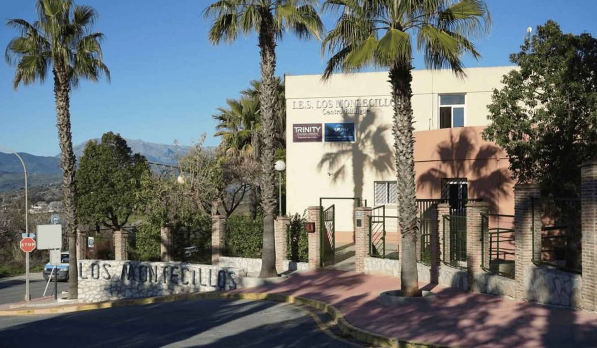 Patadas, amenazas y golpes a la directora y una profesora de un instituto de Coín