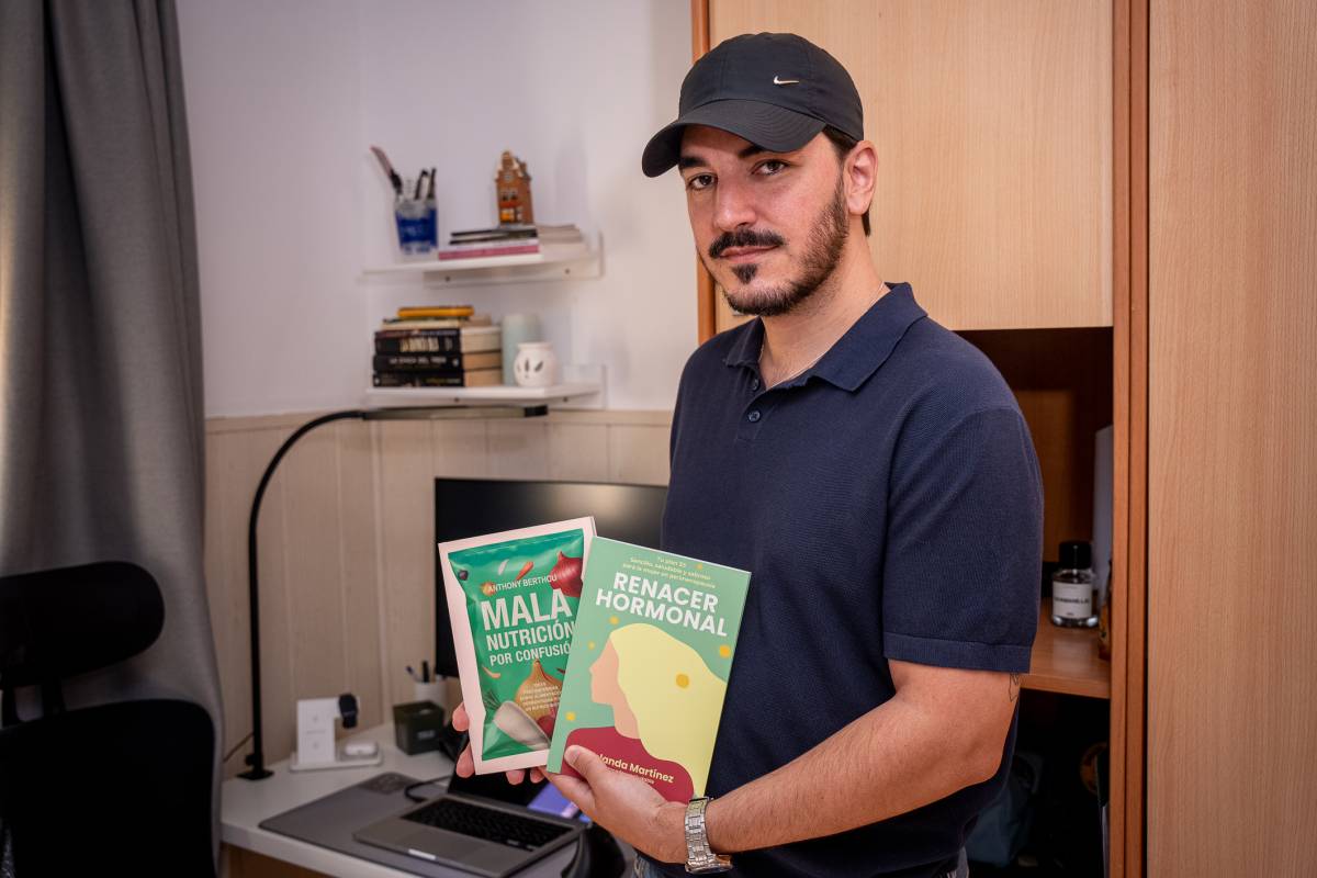El diseñador autodidacta de San Fernando que volvió de Madrid y acabó trabajando para Anaya: 