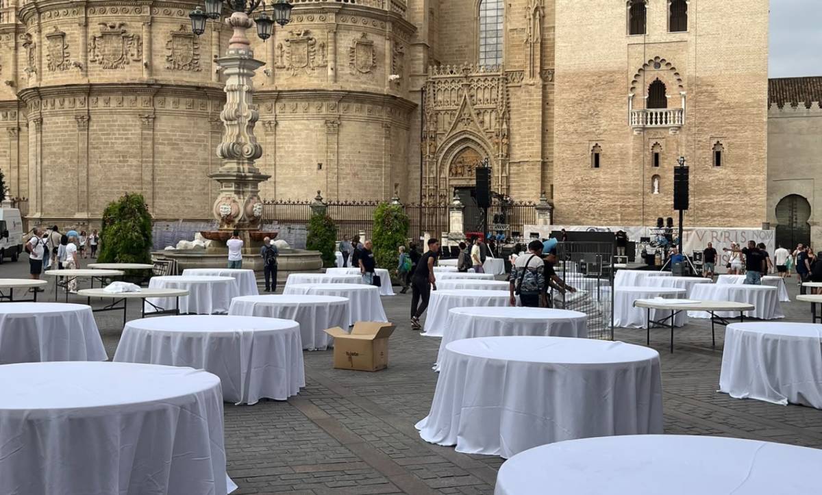 Preparativos para el evento en suelo público en Sevilla. - REDES SOCIALES