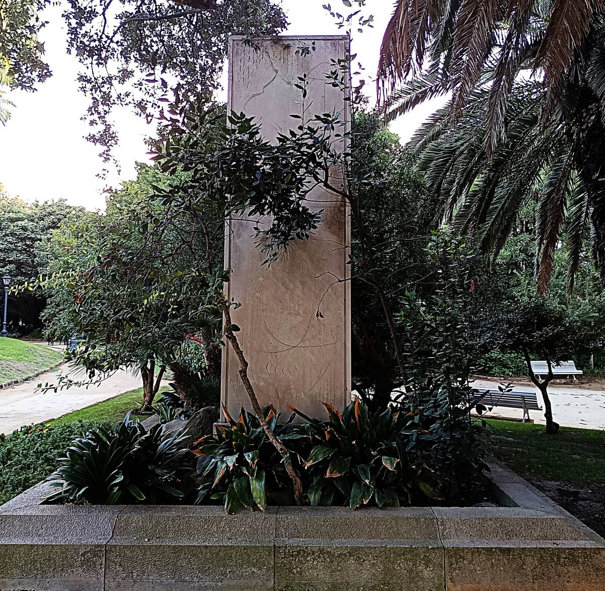 12 Monumento F. Rdez de la Fuente, vista lateral izquierda - 12 Monumento F. Rdez de la Fuente, vista lateral izquierda