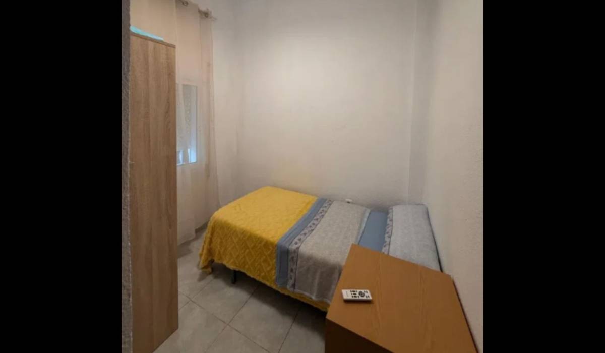 La habitación en alquiler solo para fines de semana. - La habitación en alquiler solo para fines de semana.