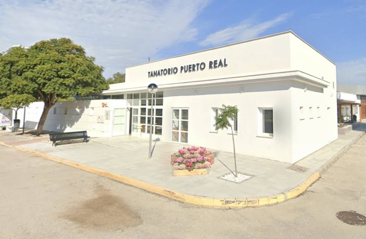 Un último paseo para despedirse: así pueden entrar las mascotas al tanatorio de Puerto Real 