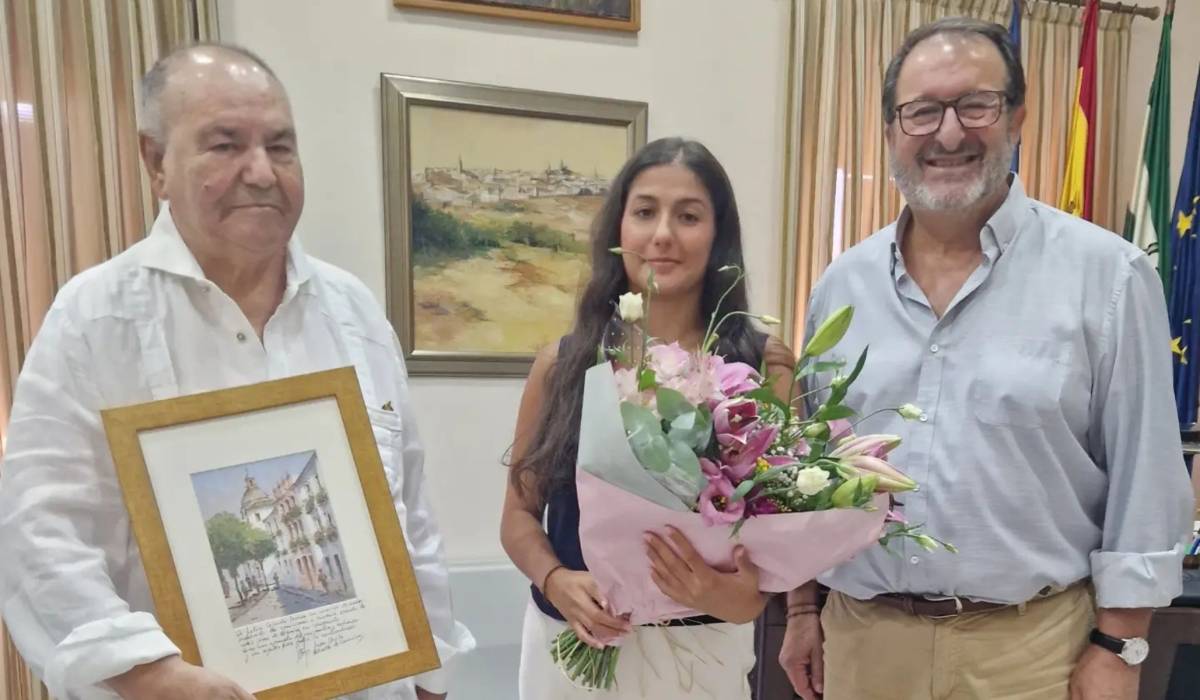 Julia, la joven de Carmona de solo 23 años que se ha convertido en la notaria más joven de España, número 1 de la oposición