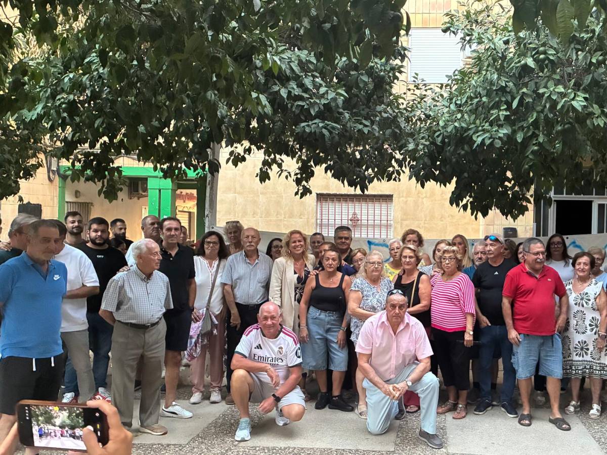 Yessika Quintero, en la concentración de la plaza de Ronda, en La Granja, el jueves pasado. - Yessika Quintero, en la concentración de la plaza de Ronda, en La Granja, el jueves pasado.