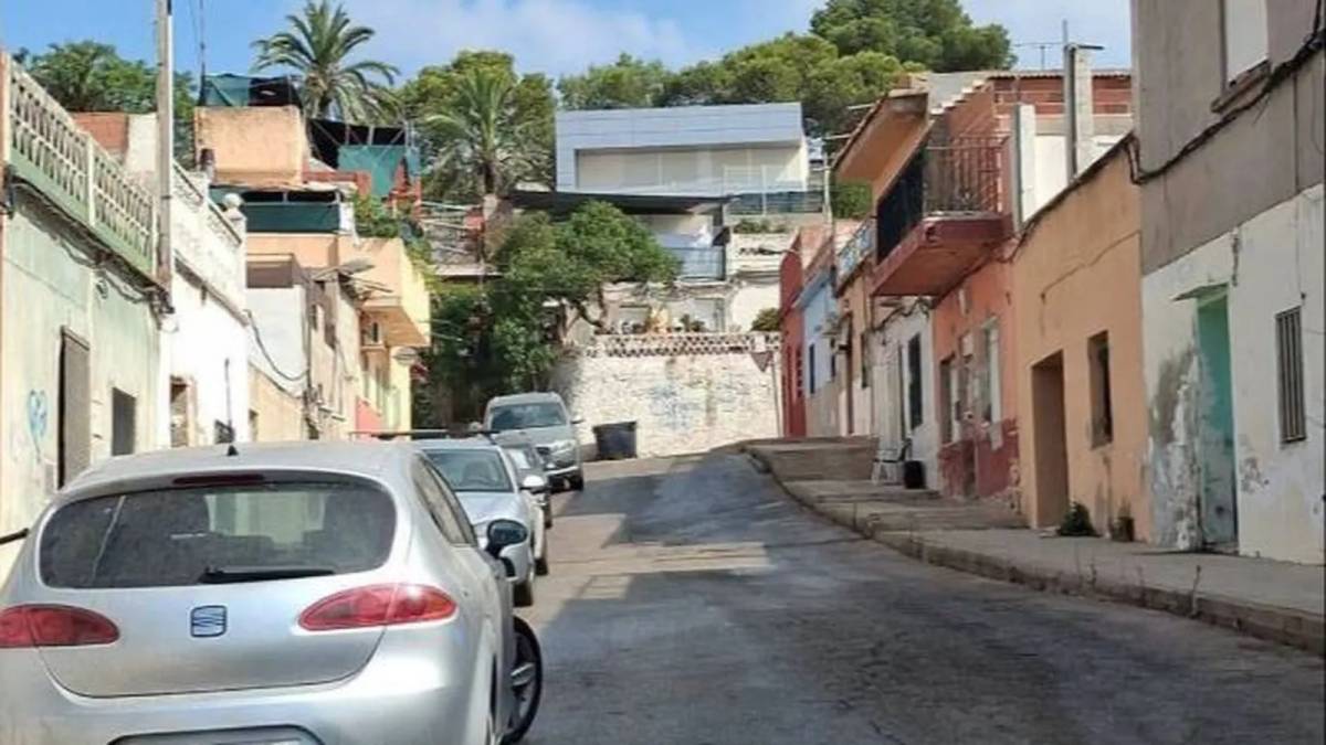 Un tiroteo entre clanes acaba con un muerto de un disparo en el corazón: la chispa fue una pelea entre primas, dos niñas pequeñas
