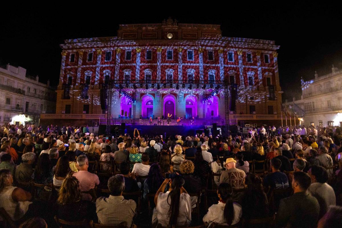 El flamenco y la astronomía abarrotan el centro de San Fernando en los primeros actos del 24-S