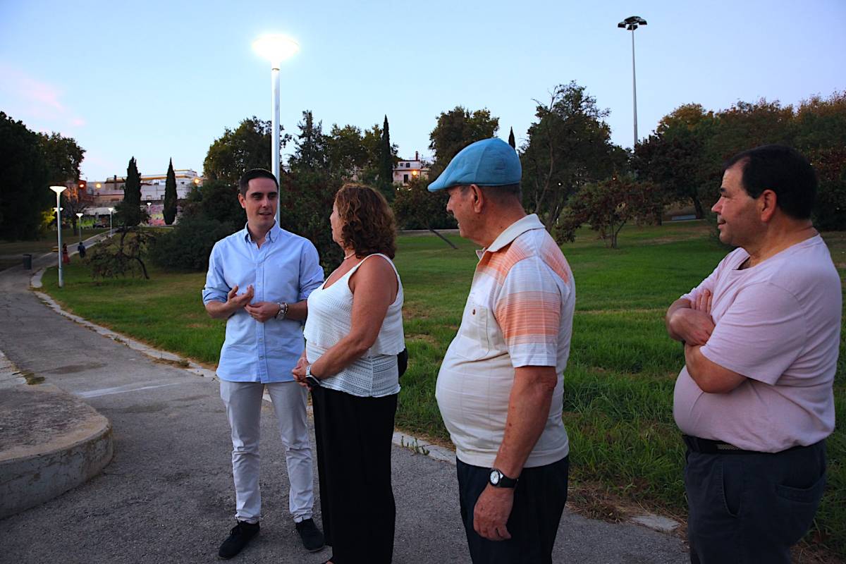 El parque de Picadueñas vuelve a tener luz siete años después
