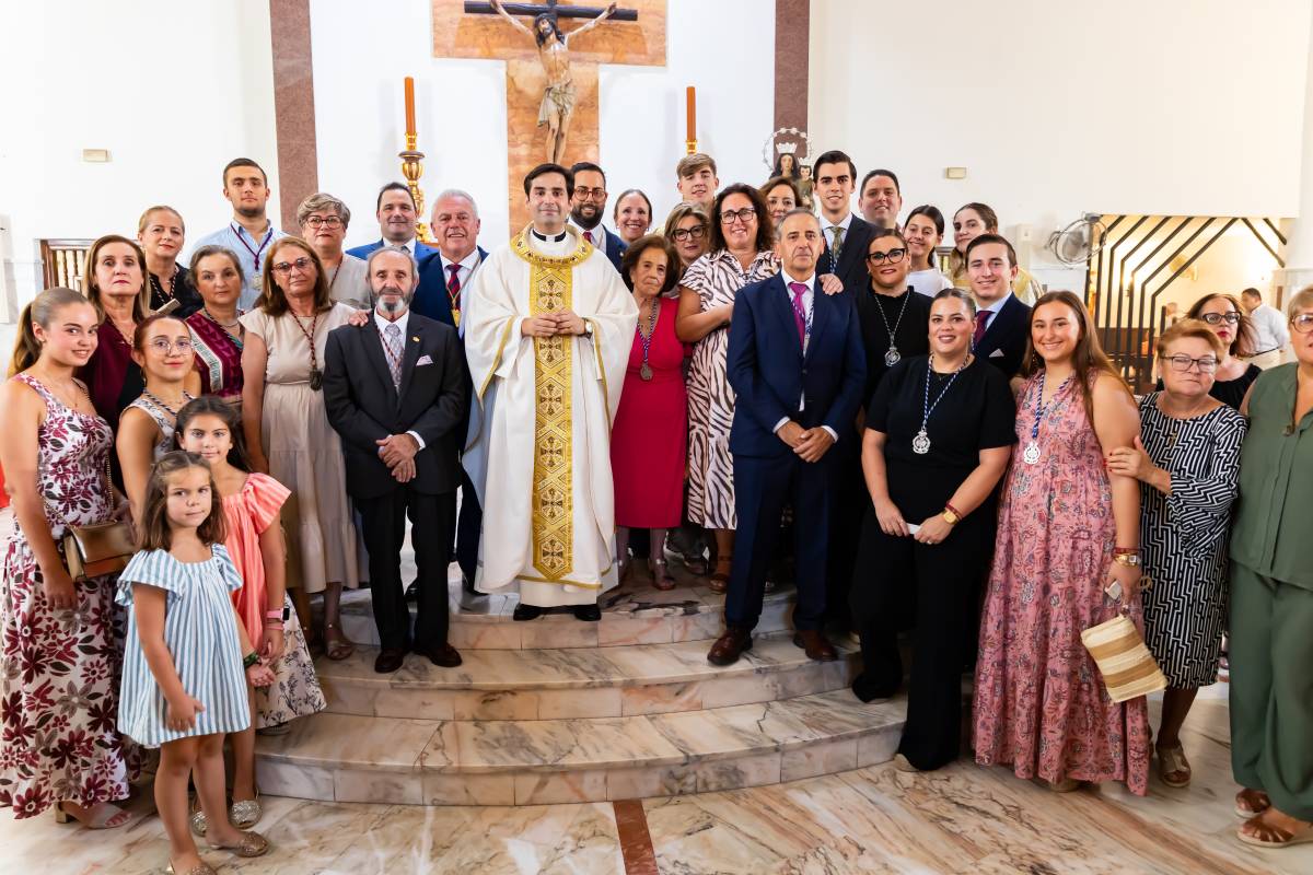 Don Germán, estrenando parroquia y rodeado de buenos amigos cofrades. - Don Germán, estrenando parroquia y rodeado de buenos amigos cofrades.