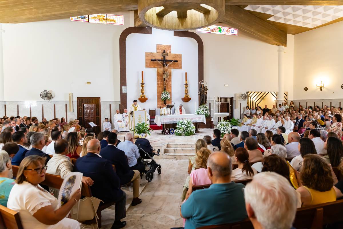 La parroquia del Sagrado Corazón estuvo ayer hasta la bandera. - La parroquia del Sagrado Corazón estuvo ayer hasta la bandera.