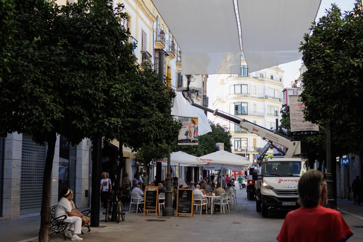 Jerez se despide de los toldos contra el calor para dar la bienvenida a las luces de Navidad