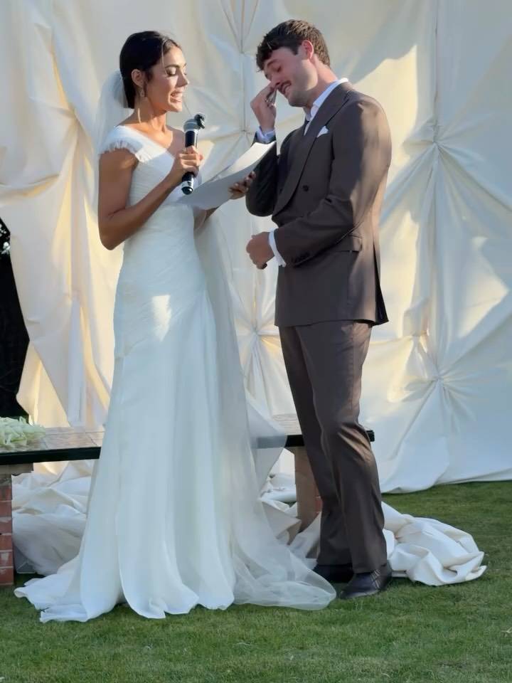 Un momento de emoción en la boda. - Un momento de emoción en la boda.