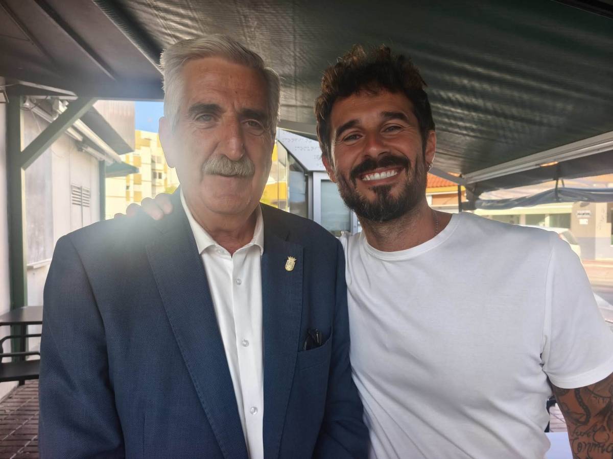Antoñito Molina se vuelca con Ezequiel, el niño de Chipiona que perderá las piernas con 15 meses