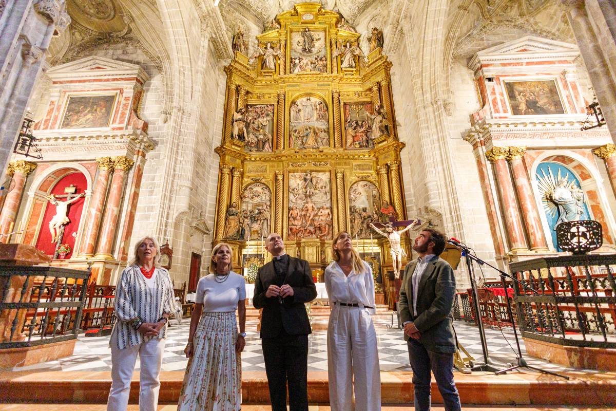 La iglesia de San Miguel sale de la 