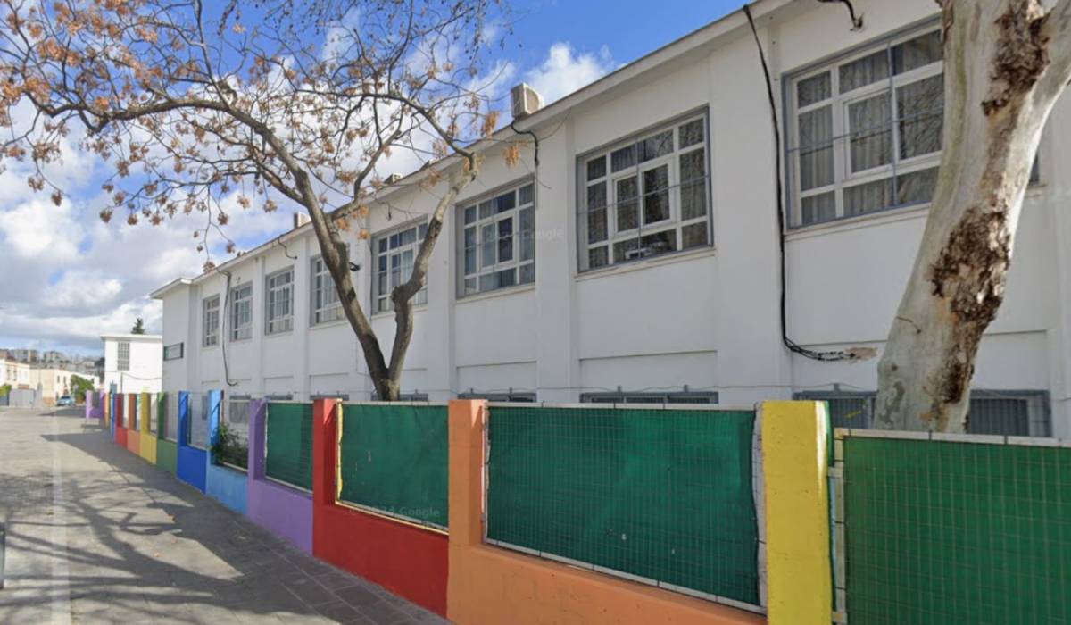 El Ayuntamiento de Jerez reparará las cubiertas de un colegio con grietas en la Zona Sur y del centro social del Polígono San Benito