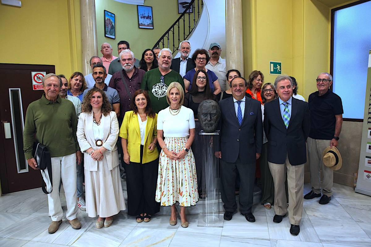 Esto es lo que se prepara en Jerez por el centenario de Caballero Bonald: desde un cupón hasta la biblioteca con su nombre en Villapanés