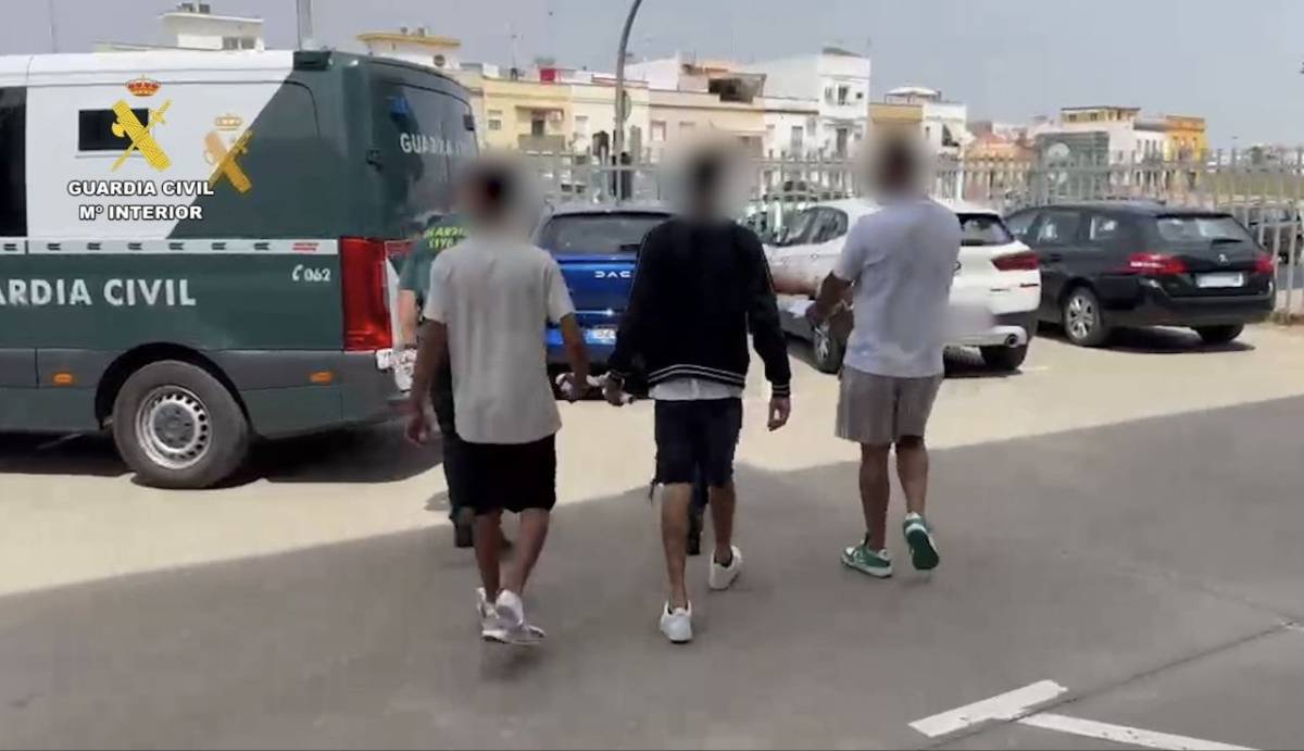 La Guardia Civil ha detenido a tras jóvenes. - La Guardia Civil ha detenido a tras jóvenes.