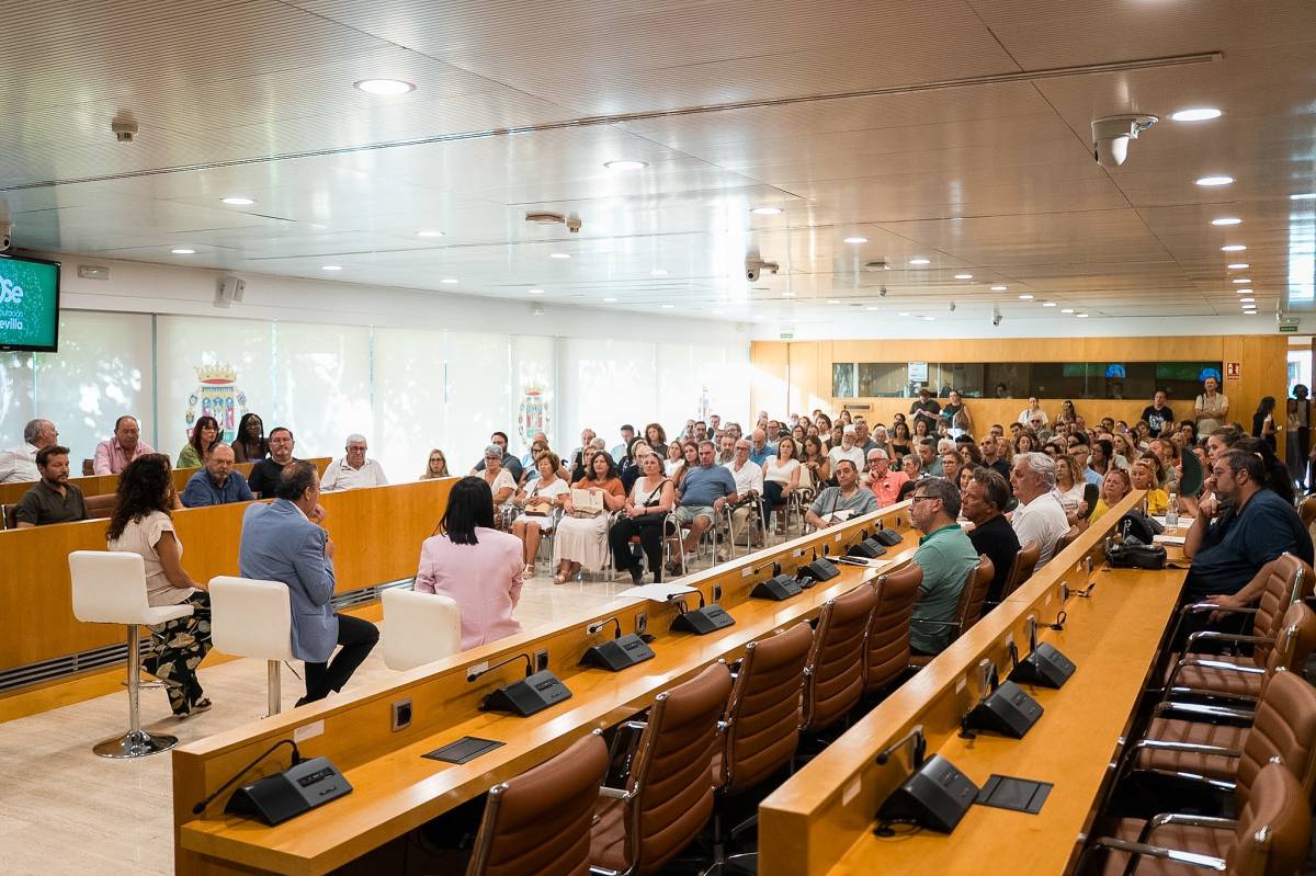 El salón de la Diputación se llenó para el acto. - El salón de la Diputación se llenó para el acto.