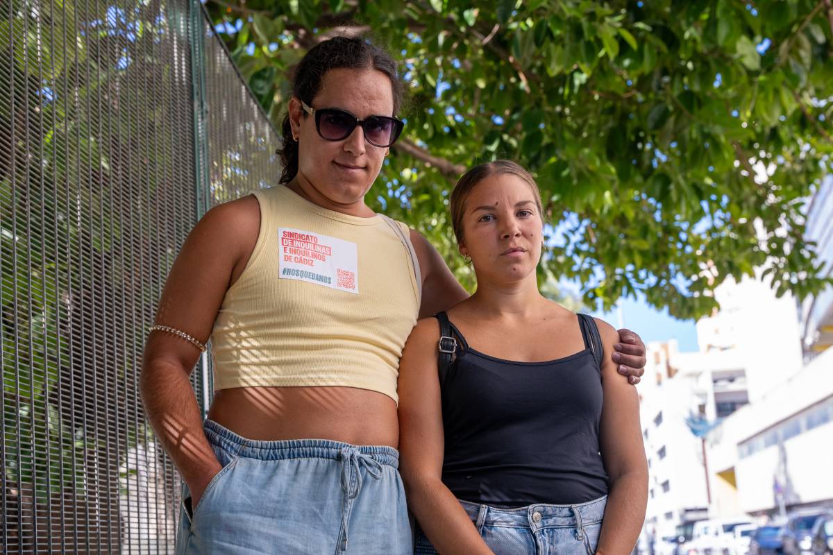 juzgados del estadio de Cádiz de la concentración para apoyar a Fani y Sonia, que van a ser desahuciadas por Avra. - José María Reyna juzgados del estadio de Cádiz de la concentración para apoyar a Fani y Sonia, que van a ser desahuciadas por Avra.