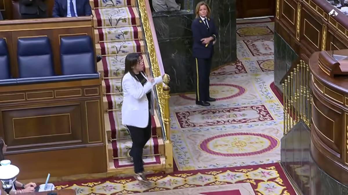 Armengol expulsa del Congreso a una diputada del PP por llevar un espray de gas pimienta al pleno: 