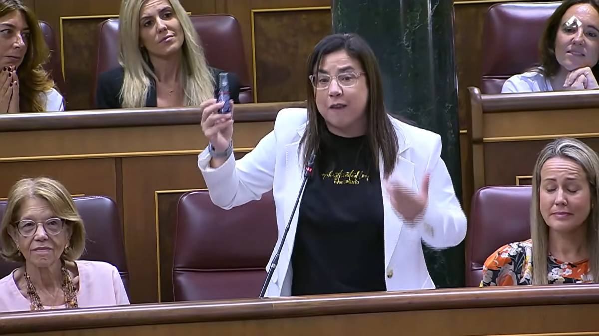 El gas pimienta provoca una ajetreada mañana en el Congreso: la Policía precinta varias zonas por el olor y una mujer acaba vomitando