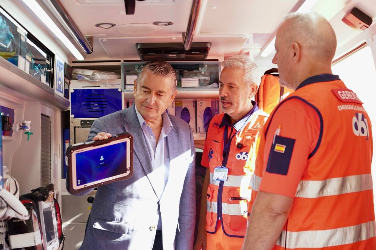 Todos los equipos del 061 en Andalucía llevarán desde octubre una tablet marca Panasonic especiales para emergencias