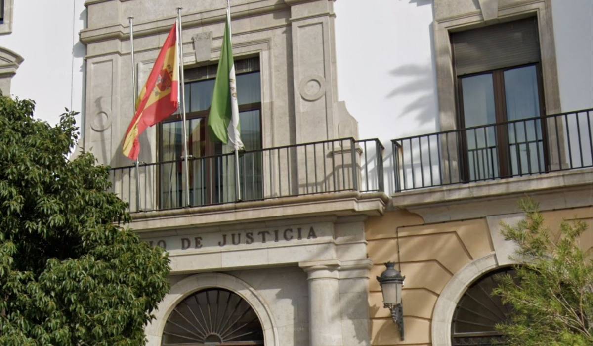 Absuelven a un joven en Cádiz que golpeó e insultó a su pareja al despertar sobresaltado cuando ésta le hacía una broma en vídeo