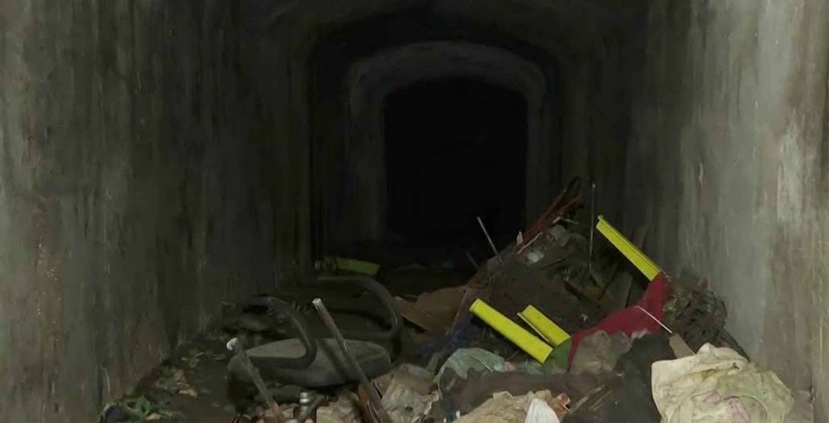 Descubren un asentamiento subterráneo clandestino en Ceuta: los bomberos creen que allí se refugiaban hasta 300 migrantes