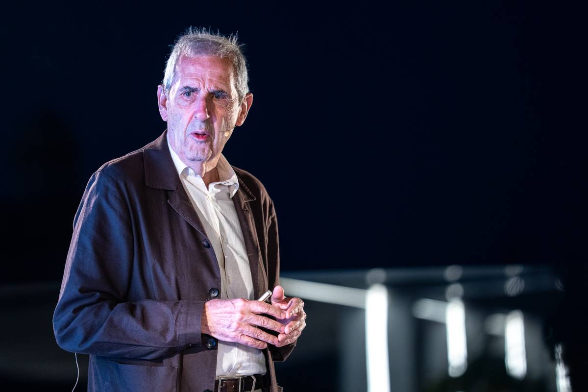 Cruz y Ortiz arquitecto Antonio Ortiz, que participa en una conferencia en la terraza de la fundación Unicaja - José María Reyna Cruz y Ortiz arquitecto Antonio Ortiz, que participa en una conferencia en la terraza de la fundación Unicaja