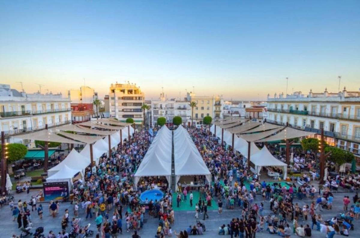 San Fernando se convierte esta noche en una de las capitales de la ciencia con más de 500 investigadores y 90 actividades en la Plaza del Rey