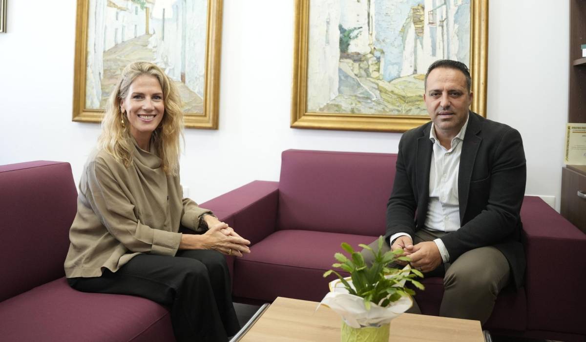 La presidenta del Parlamento, en Ubrique: 