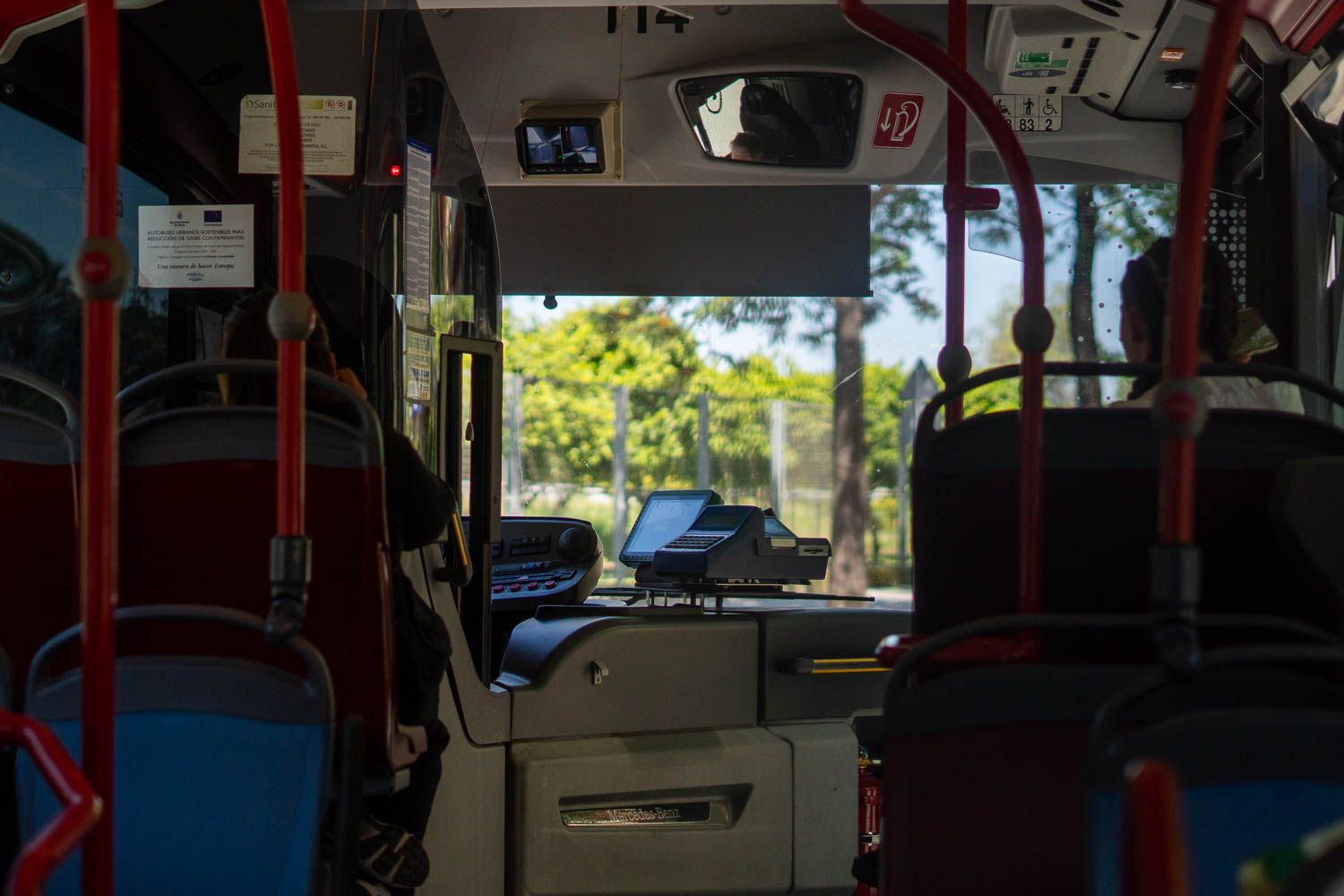 Imagen del interior de un bus urbano de Jerez. - MANU GARCÍA