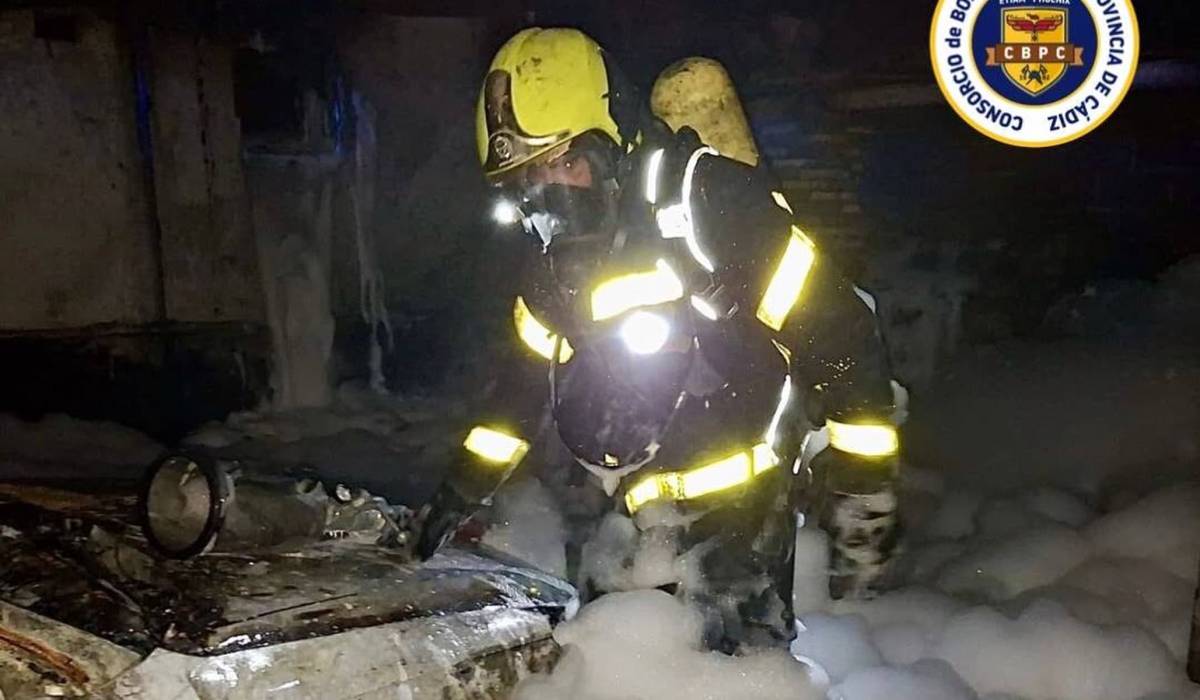 Incendio sofocado por uno de los bomberos - Incendio sofocado por uno de los bomberos