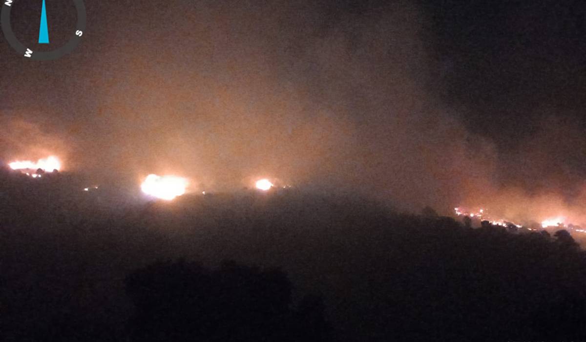 El fuego en Igualeja, durante la madrugada del domingo, en Málaga - El fuego en Igualeja, durante la madrugada del domingo, en Málaga