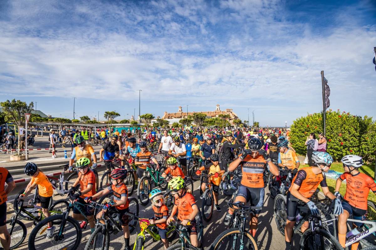 San Fernando celebra sobre dos ruedas y con disfraces en familia la 40 edición del Día de la Bicicleta