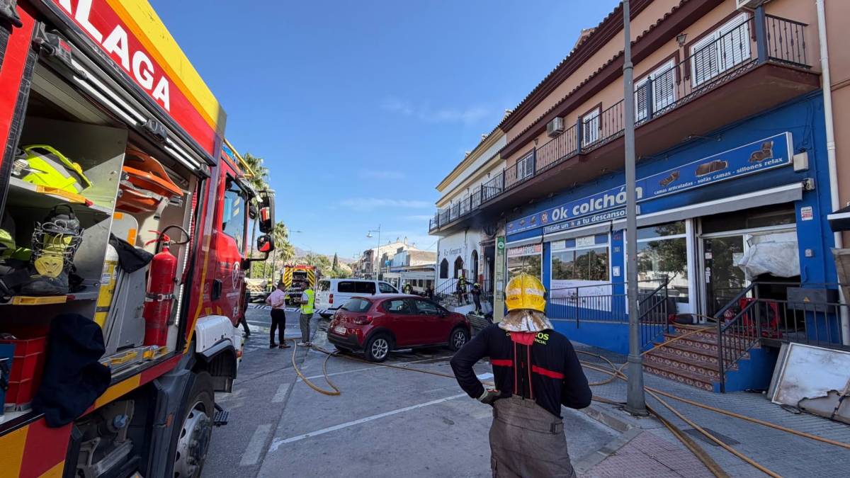 Una niña de siete años, afectada en un incendio en Málaga: otros dos heridos tras una explosión y derrumbe en un asador de Estación de Cártama