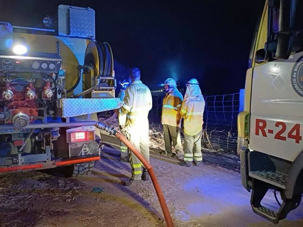 Infoca y bomberos del Consorcio actuaron en la zona.