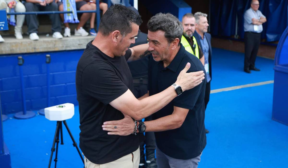 Xavi Molist y Jesús Galván, en el inicio del encuentro entre Xerez CD y Recreativo de Huelva. - Xavi Molist y Jesús Galván, en el inicio del encuentro entre Xerez CD y Recreativo de Huelva.