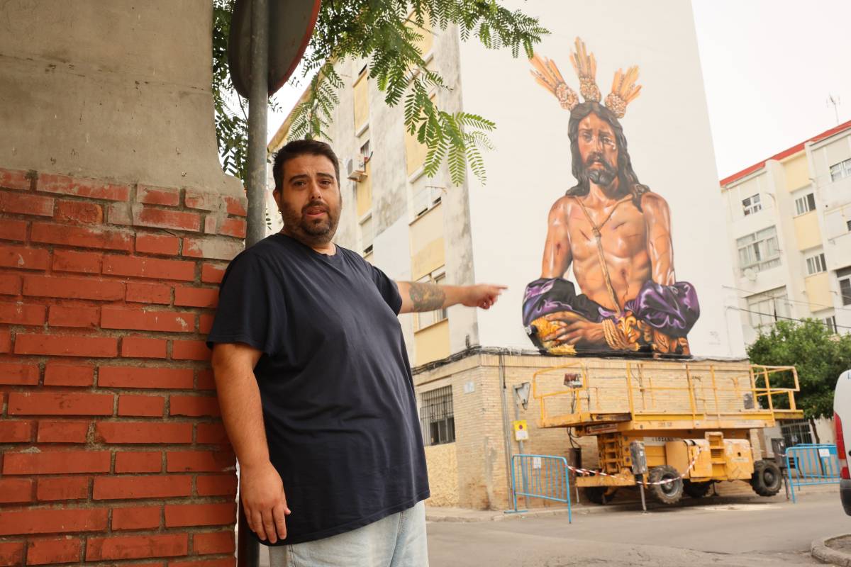 El nuevo enorme mural en Jerez, para la asociación cofrade de La Serrana: 