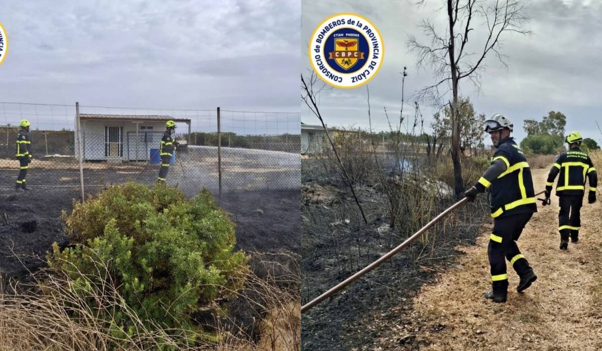 Cuatro horas para un incendio entre casas prefabricadas en el Jerez rural: las llamas alcanzan una y amenazan un cultivo de algodón