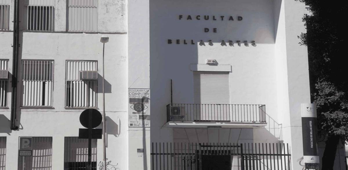 Mensajes subidos de tono, cartas de amor y vídeos explícitos: suspendida una profesora de la UMA por acoso a un compañero