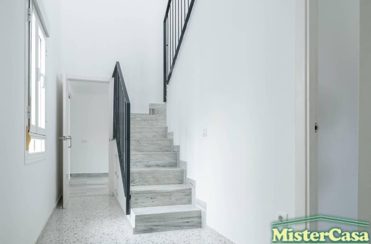 El interior de escaleras. - El interior de escaleras.